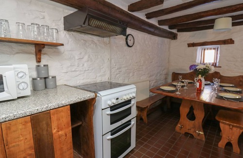 Llanybydder Cottage | Y Cartws