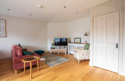 Pentrefelin House | Y Cwtsh