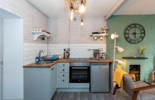 Llanfairpwllgwyngyll House | Y Gorsaf