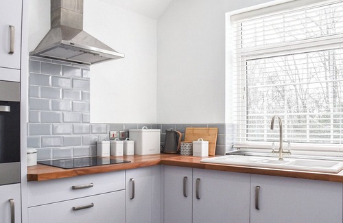 Kidwelly Cottage | Y Parlwr is a perfect, pet-friendly pad.