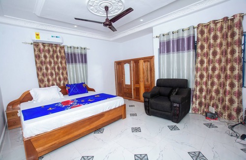 Ejisu House | Yaa Asantewaa Inn