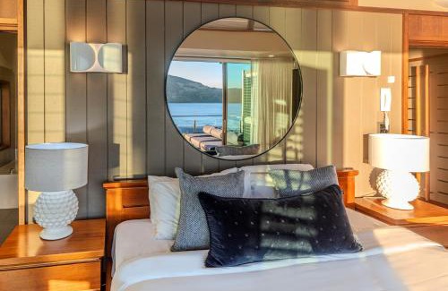 Hamilton Island Villa | Yacht Club 33 Serenity House Ocean Views 2 Buggies
