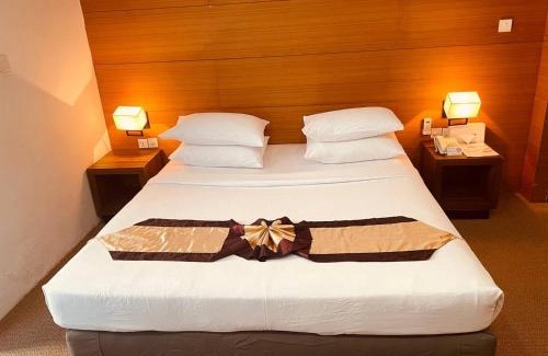 Botahtaung Hostel | YAMA HOTEL & ROOFTOP BAR