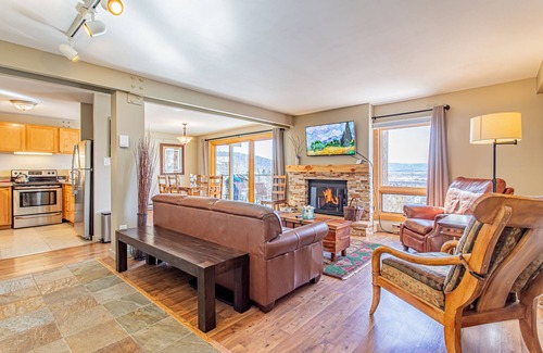 Steamboat Springs Condo | Yampa View Retreat | 2BR Condo with Panoramic Mountain Views and Hot Tub Access!