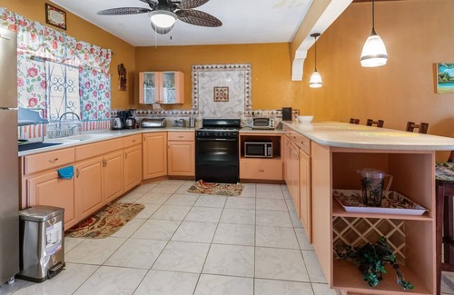 Albion Villa | YanceyLargo-6BR Two-Story Estate w/Mountain Views by RedAwning