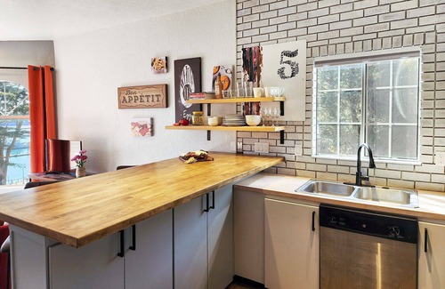 Historic Bayfront Condo | Yaquina Bay & Bridge Views! Watch the Boats! Full Kitchen - a culinary delight!