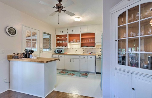 Lake Worth Cottage | Yard & Hot Tub: Historic Lake Worth Cottage!