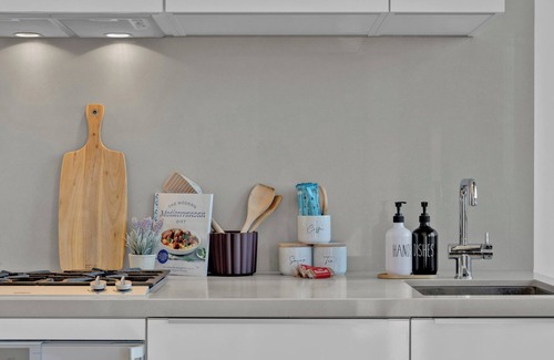 South Yarra Apartment | Yarra House 2Br apartment with stunning views