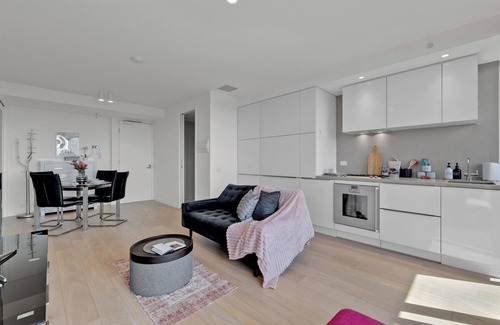 South Yarra Apartment | Yarra House 2Br apartment with stunning views