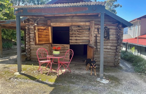 Yarra Junction Cabin | Yarra Valley log cabin
