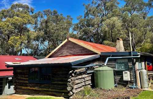 Yarra Junction Cabin | Yarra Valley log cabin