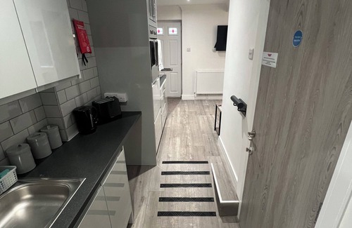Worcester Apartment | Yastayzzz @Studio 1, Bransford Rd - Modern Studio with Parking!