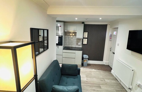 Worcester Apartment | Yastayzzz @Studio 1, Bransford Rd - Modern Studio with Parking!