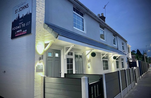 Worcester Apartment | Yastayzzz @Studio 1, Bransford Rd - Modern Studio with Parking!