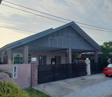 Kampung Permatang Indah House | Yaths homestay