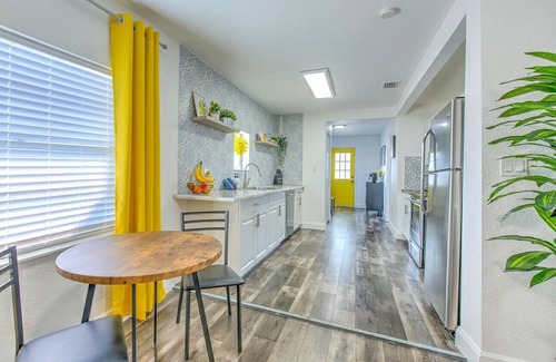 Ybor City House | Ybor Vibes in Ybor Heights! Stylish 2B/2B House close to Ybor City and Downtown!