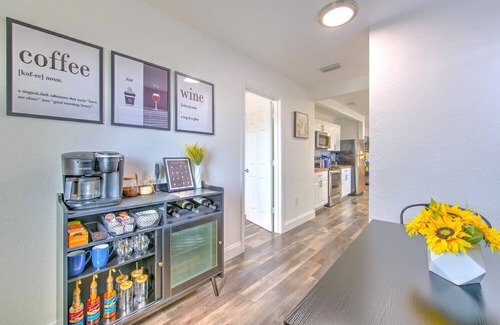 Ybor City House | Ybor Vibes in Ybor Heights! Stylish 2B/2B House close to Ybor City and Downtown!