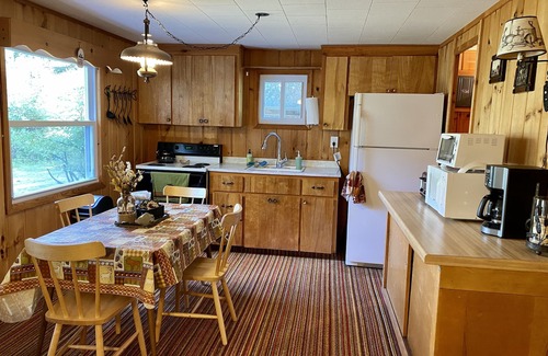 St. Helen Cabin | Year round cozy cabin on Trout haven Pond, close to trails & Lake St. Helen