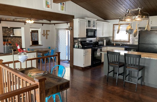 Mosherville House | Year Round Playground with INDOOR Pool and Hot Tub