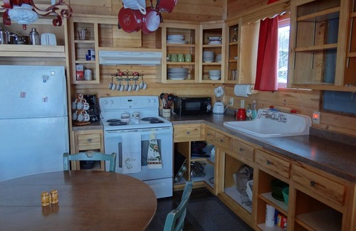 Ironton Cabin | YEAR-ROUND Private, Cozy Lakeside Cabin. Beautiful Views, 2 Boats, Kayak & Canoe