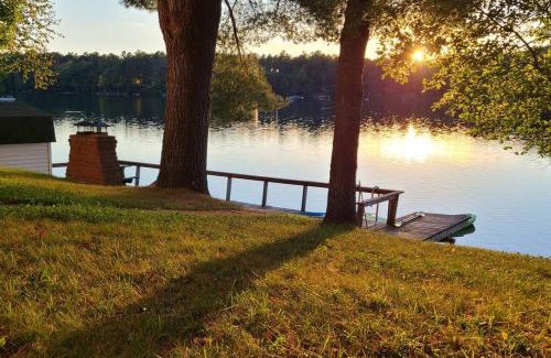 Val-des-Bois Ski Chalet | Year-round Waterfront Green Cottage On Vert Lake