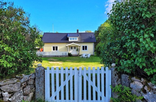 Troxhult Villa | YELLOW COUNTRY HOUSE IN WONDERFUL SMÅLAND