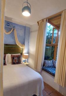 Antigua Guatemala Hostel | Yellow House Hostel B&B