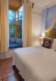 Antigua Guatemala Hostel | Yellow House Hostel B&B