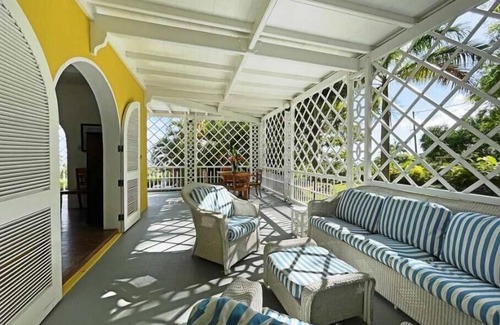 Pond Hill Cottage | Yellow Manor House