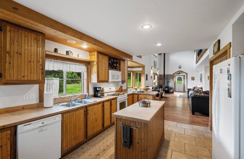 Emigrant House | Yellowstone Mountain Home-Secluded custom home near Yellowstone with privacy!