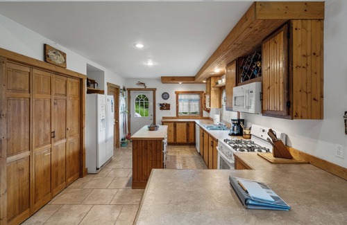 Emigrant House | Yellowstone Mountain Home-Secluded custom home near Yellowstone with privacy!