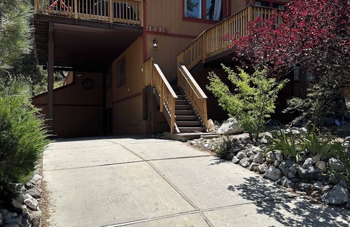 Pine Mountain Club Cabin | Yellowstone Cabin Retreat/3 BR Retreat w/Stunning Deck Views