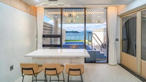 Dolsan-eup House | Yeosu Liposo Poolvilla