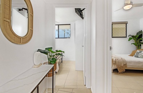 Yeppoon Apartment | YEPPOON CBD FULLY FURNISHED APARTMENT WITH POOL!