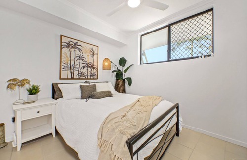 Yeppoon Apartment | YEPPOON CBD FULLY FURNISHED APARTMENT WITH POOL!