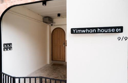 Ayutthaya House | Yimwhan House 01, Wat Ratchaburana