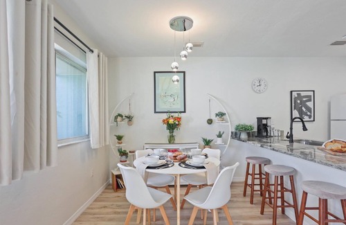 Gainesville Condo | Ying Yang Suite | King Bed - Zen Condo