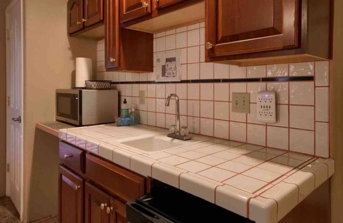Yosemite West Apartment | YoBee! Heart of Yosemite. Cozy View Studio. Reservations + Free Breakfast ~U3