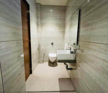 Barsi Hotel | YOGIRAJ EXCLUSIVE LODGE