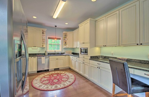 Buckingham House | Yogi’s Paradise w/Deck ~ 1 Mi to Yogaville!