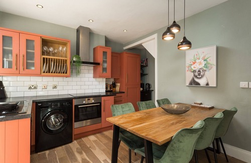 York Cottage | York 2 bedroom townhouse - sleeps 6 guests in 2 bedrooms