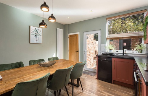 York Cottage | York 2 bedroom townhouse - sleeps 6 guests in 2 bedrooms