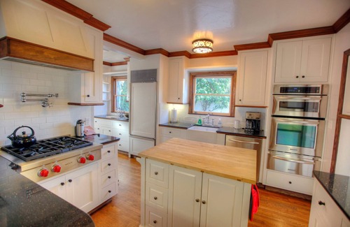 Mariposa House | Yosemite Estate: Pool, Hot tub, Outdoor Fireplace, Tennis and Basketball court