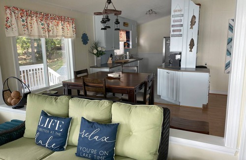 Mayhew House | You're on Lake Time!nEnjoy Lake Norman at our lakefront cottage - sleeps 8