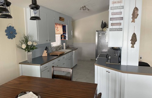 Mayhew House | You're on Lake Time!nEnjoy Lake Norman at our lakefront cottage - sleeps 8