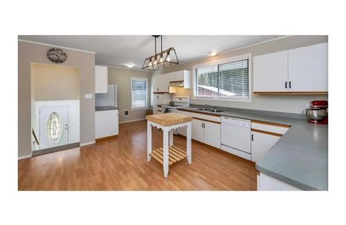 Youbou House | Youbou Lakefront Getaway Relax And Unwind