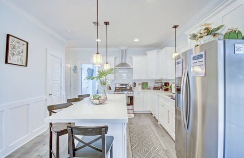 Long Beach House | YOUR BEACH RETREAT! Walk to Beach, Downtown, Restaurants and More!