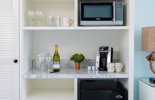 Cape May House | Your Beachside Oasis: Kitchenette, Swimming Pool and Beach Perks