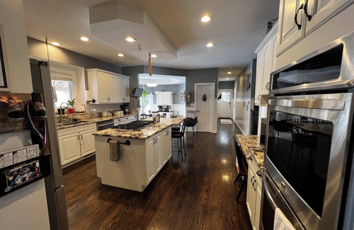 Plato Center House | Your BIG HOME Getaway, 30 minutes to O'Hare Airport, Only 37 miles to Chicago