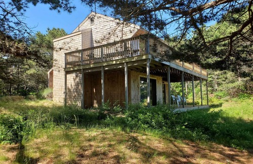 North Eastham House | Your Cape Cod respite awaits! 5 minutes walk to quiet bay beach.